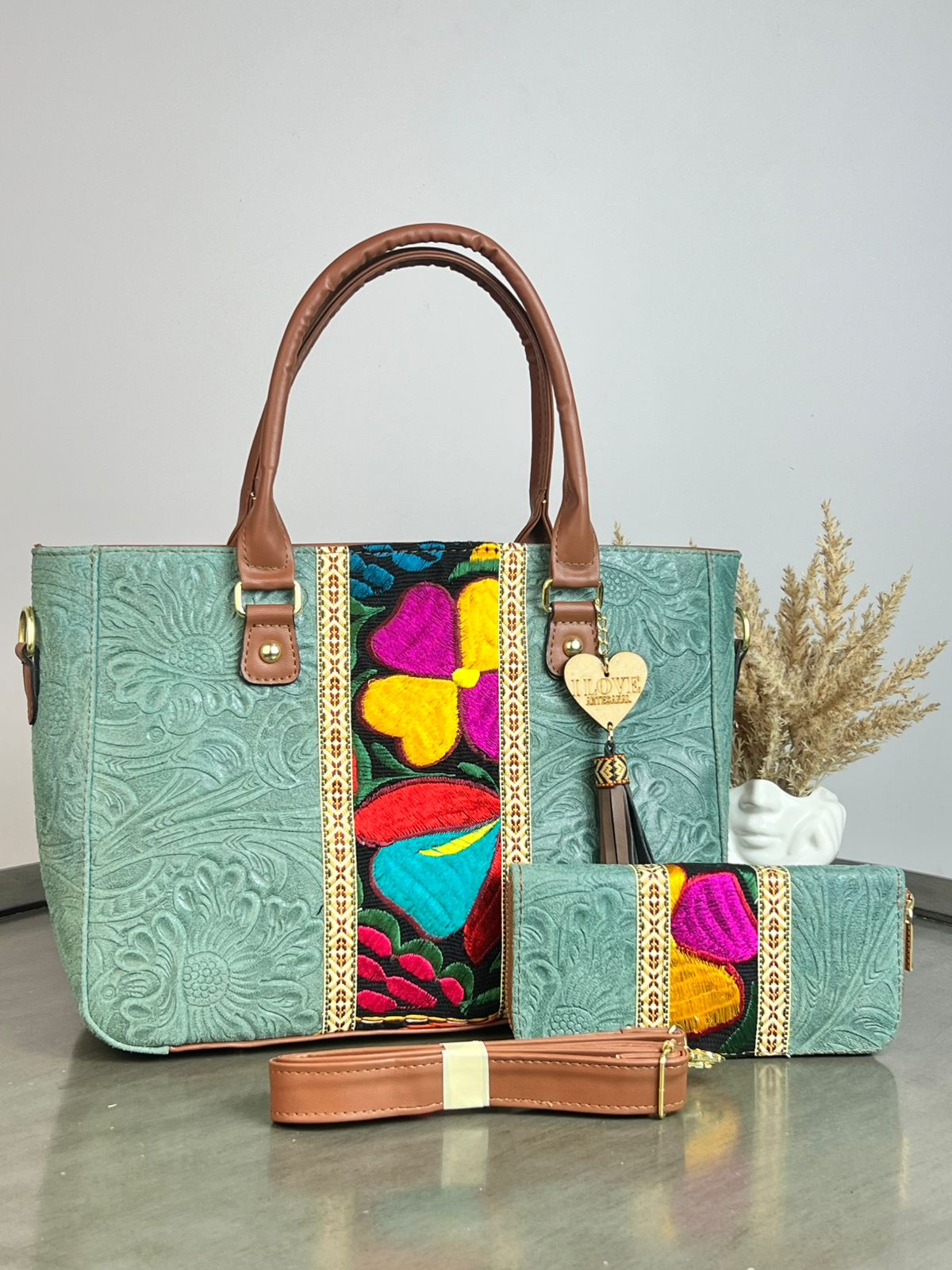 DUO FRANJA BORDADO Y PIEL GRASO CON CARTERA JADE/FONDO NEGRO