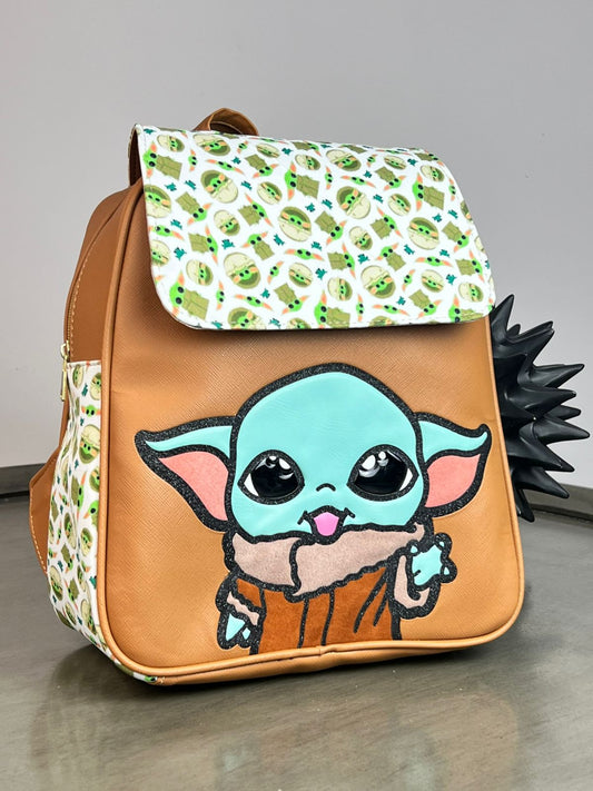 MOCHILA PERSONAJE BABY YODA CAMEL