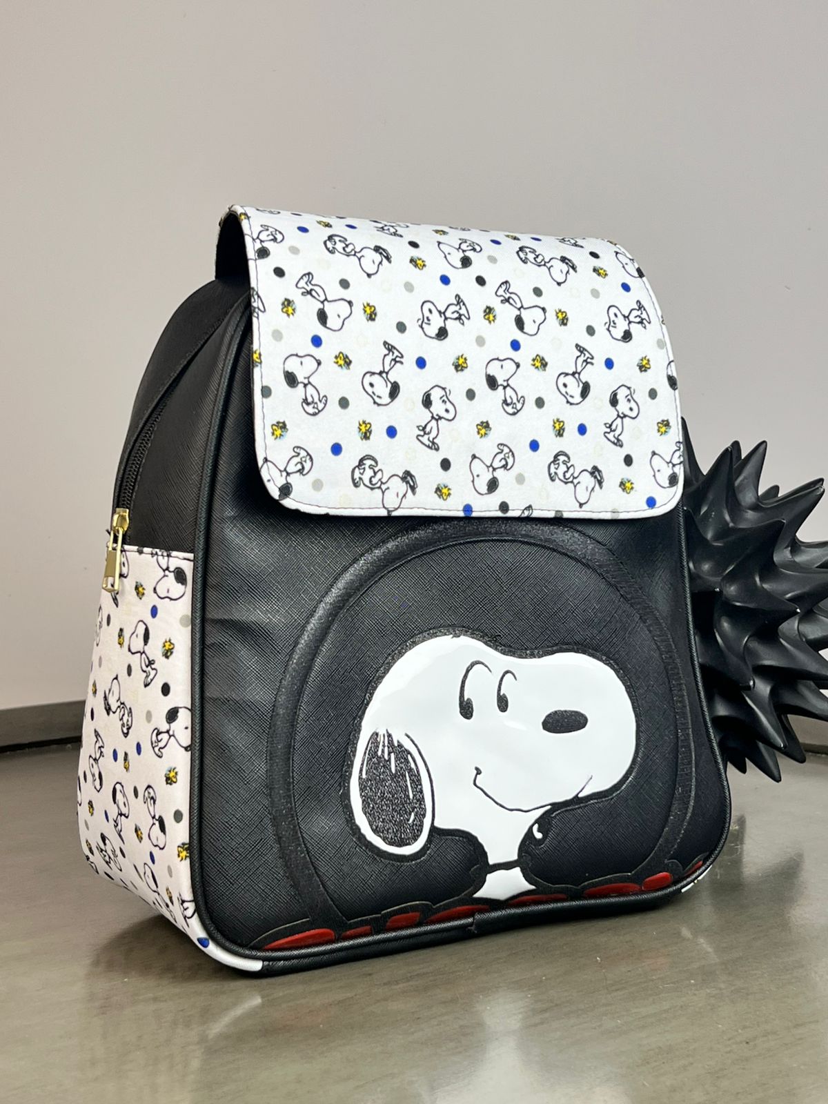 MOCHILA PERSONAJE SNOOPY NEGRO/BLANCO