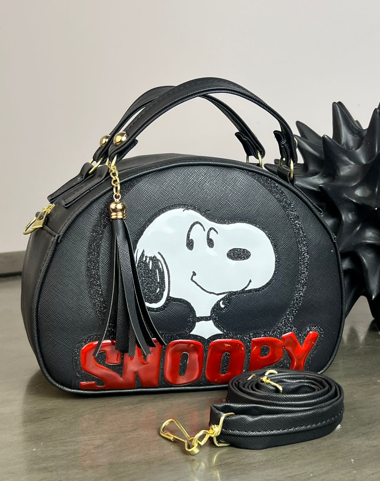 MALETITA PERSONAJE SNOOPY NEGRO LETRAS ROJO