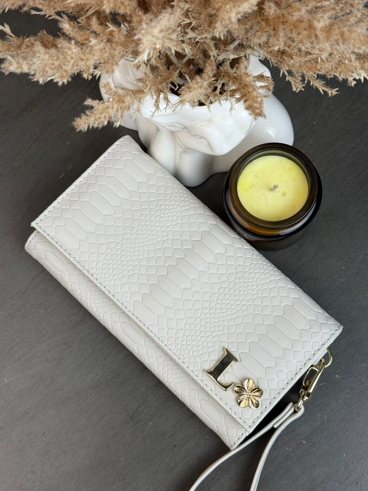 CARTERA MUÑEQUERA LATTE