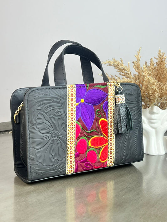 CROSSBODY DOBLE CARA FLORES FRANJA BORDADO F VINO/NEGRO MATE