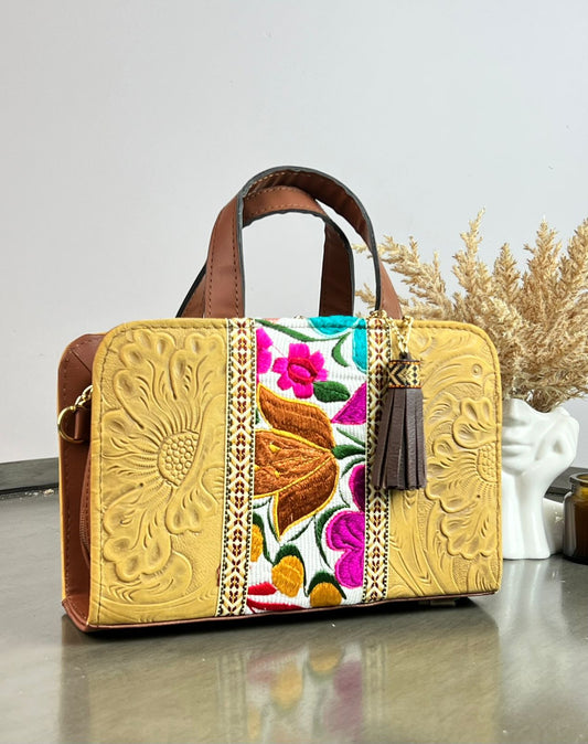 CROSSBODY DOBLE CARA FLORES FRANJA BORDADO F BLANCO/AVELLANA