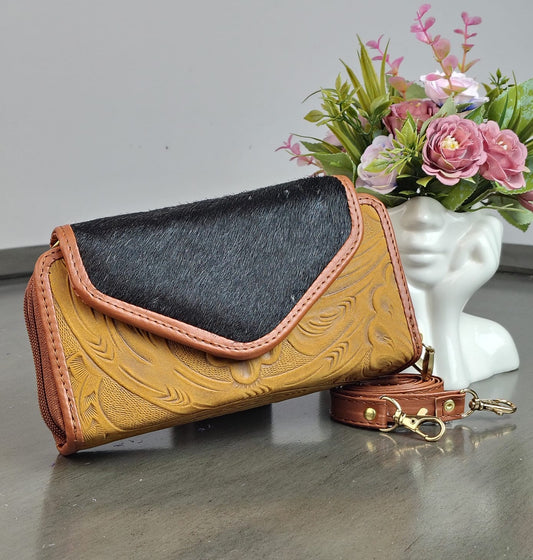 CARTERA PIEL TAPA PELO MOSTAZA