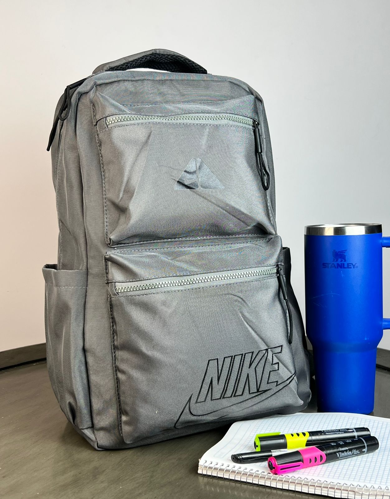 MOCHILA NIKE W5182 GRIS