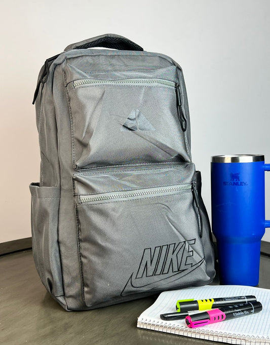 MOCHILA NIKE W5182 GRIS