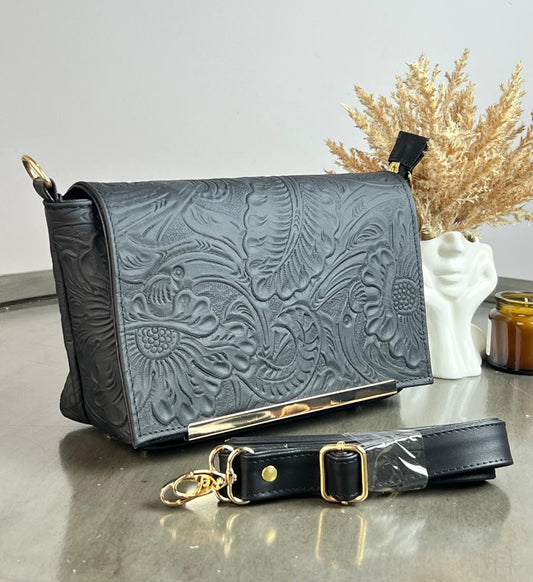 CROSSBODY VIANNEY GRABADO FLORES NEGRO MATE