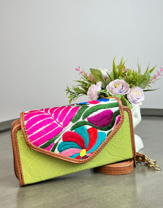 CARTERA PIEL TAPA BORDADA LIMÓN/ FONDO BLANCO Y FLORES COLORES