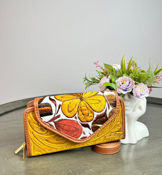 CARTERA PIEL TAPA BORDADA MIEL FONDO BLANCO/FLORES OTOÑO