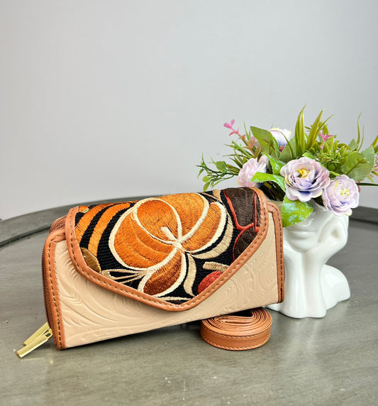 CARTERA PIEL TAPA BORDADA MAQUILLAJE FONDO NEGRO/FLORES OTOÑO