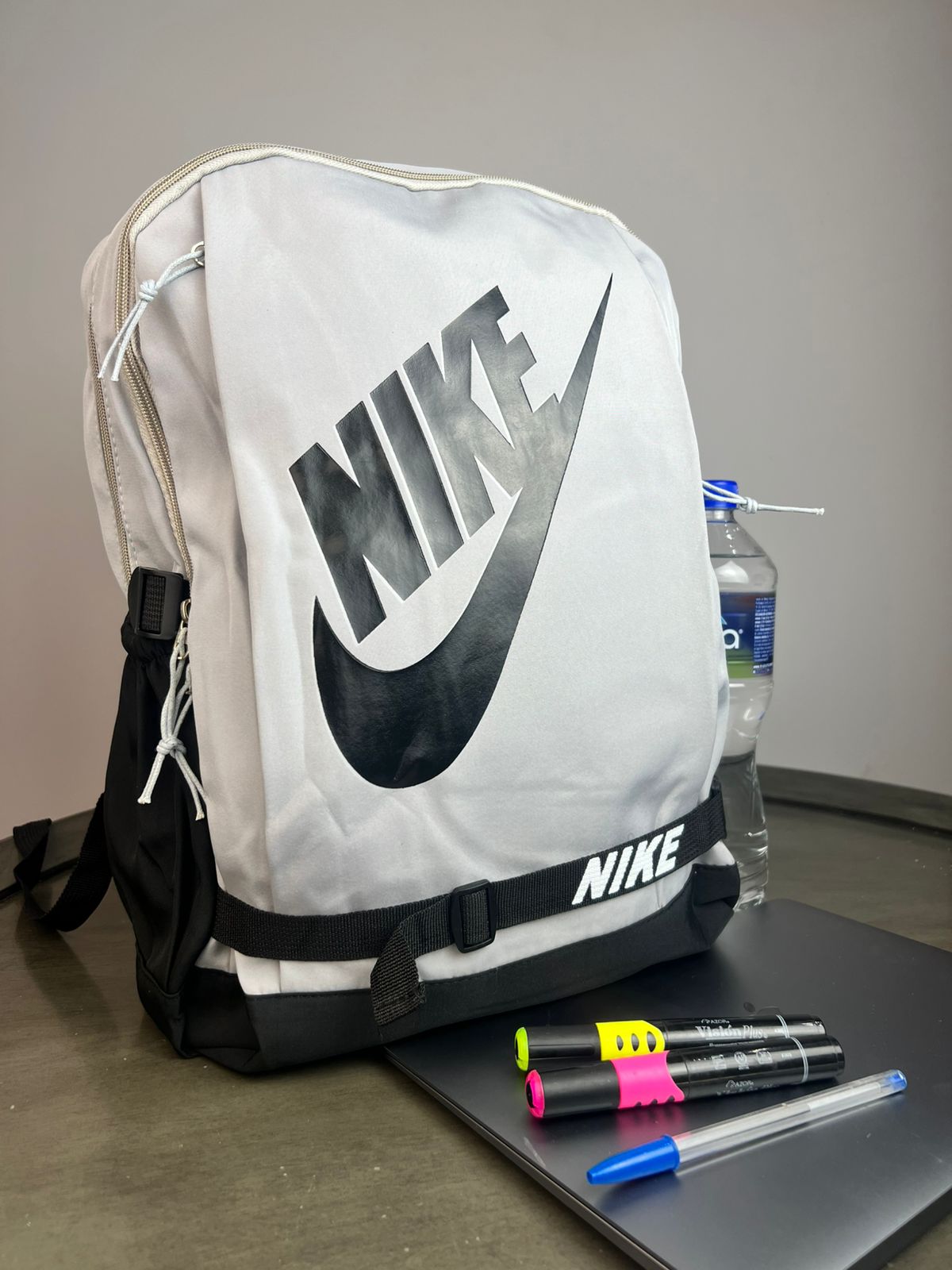 MOCHILA NIKE CINTOS GRIS/NEGRO