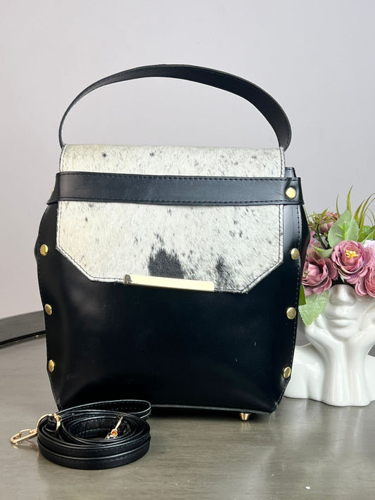 ANGÉLICA PIEL NEGRO TAPA PELO BLANCO MANCHAS NEGRO