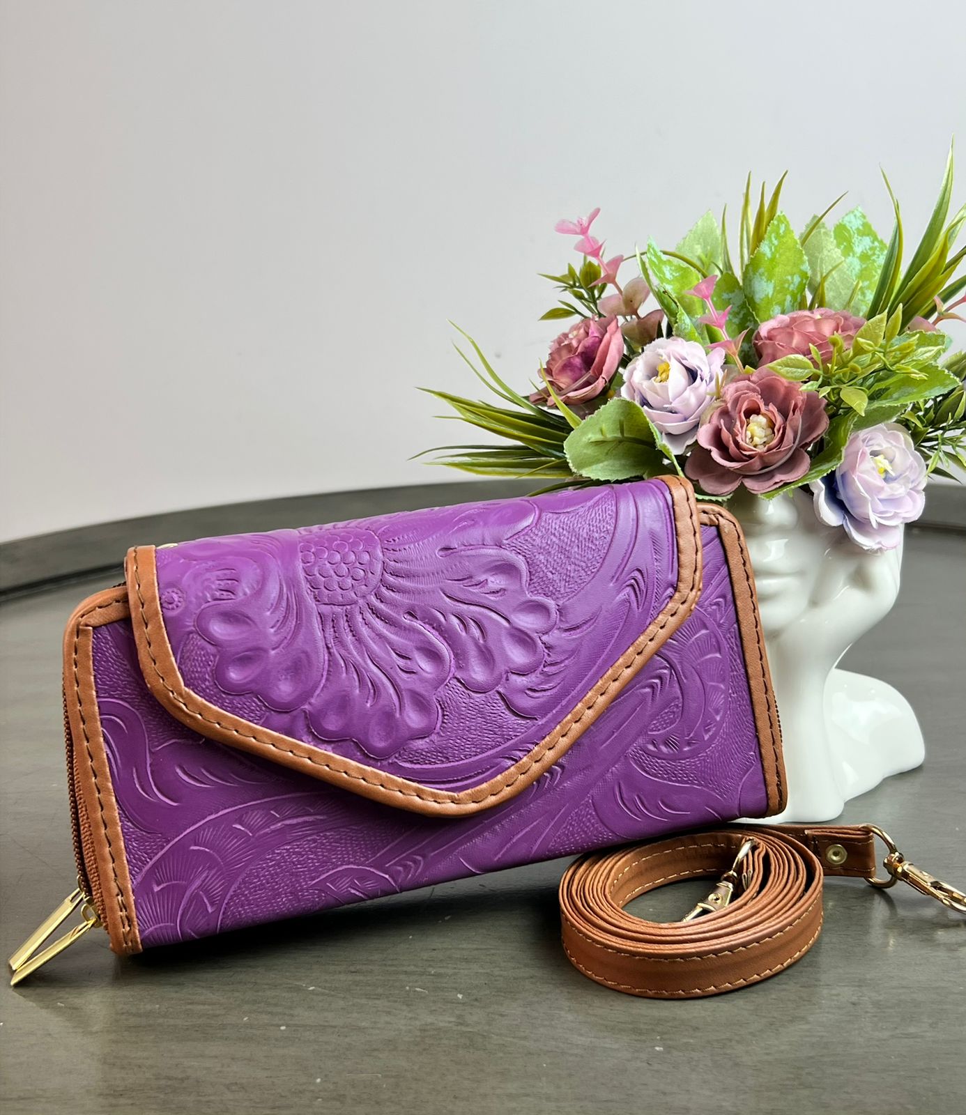 CARTERA PIEL TAPA MORADO
