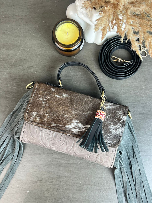 CROSSBODY DELIA PELO Y BARBAS GRIS/PELO CAFÉ/BARBAS GRIS