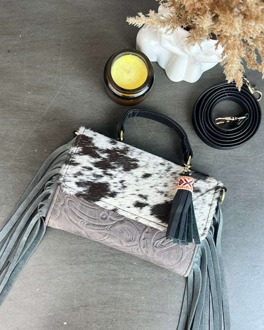CROSSBODY DELIA PELO Y BARBAS GRIS/PELO BLANCO MANCHAS/BARBAS GRIS