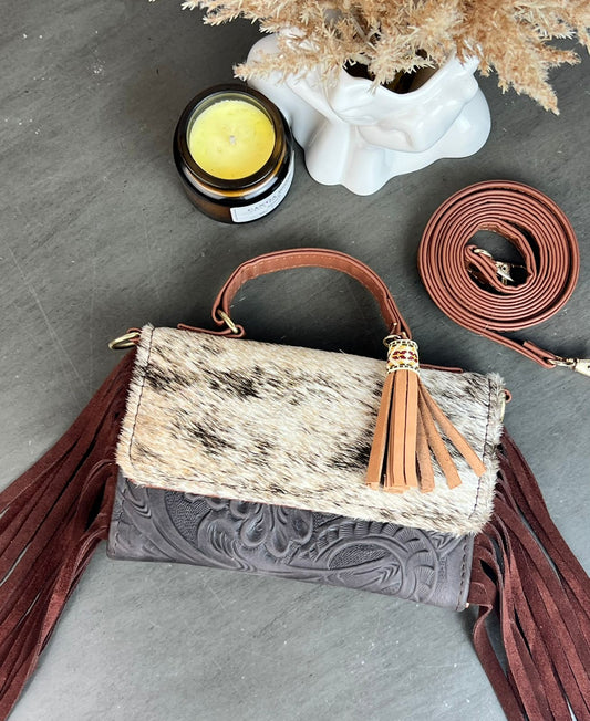 CROSSBODY DELIA PELO Y BARBAS FERRERO/PELO MOTRADO BEIGE/BARBAS CAFÉ