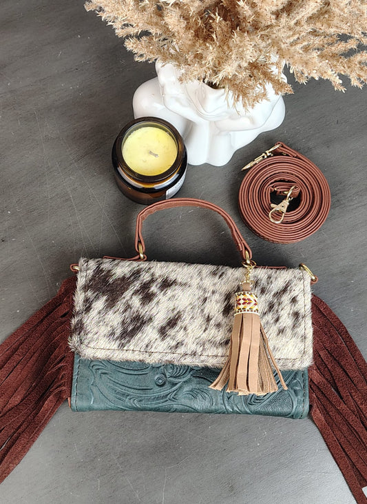 CROSSBODY DELIA PELO Y BARBAS VERDE/PELO BEIGE MOTEADO/BARBAS CAFÉ