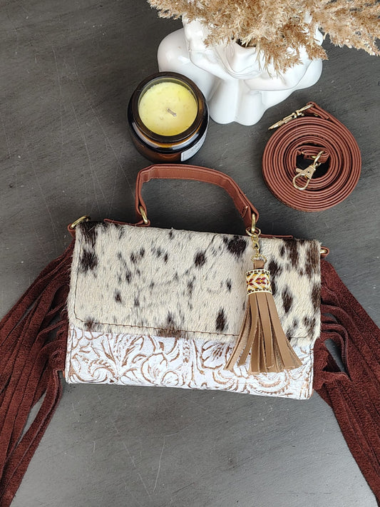 CROSSBODY DELIA PELO Y BARBAS BLANCO LINEAS/PELO BLANCO MANCHAS/BARBAS CAFÉ