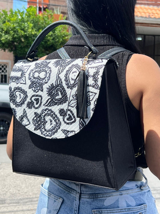 MOCHILA YUTE NEGRO/CORAZONES F BLANCO