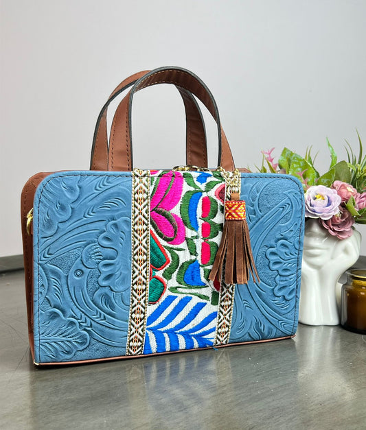 CROSSBODY DOBLE CARA FLORES FRANJA BORDADO F BLANCO/CELESTE PLOMO