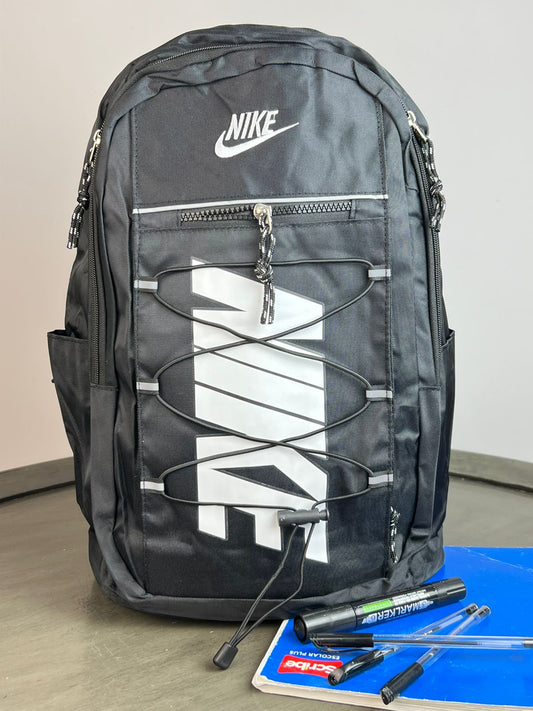 MOCHILA NIKE AGUJETA NVA NEGRO