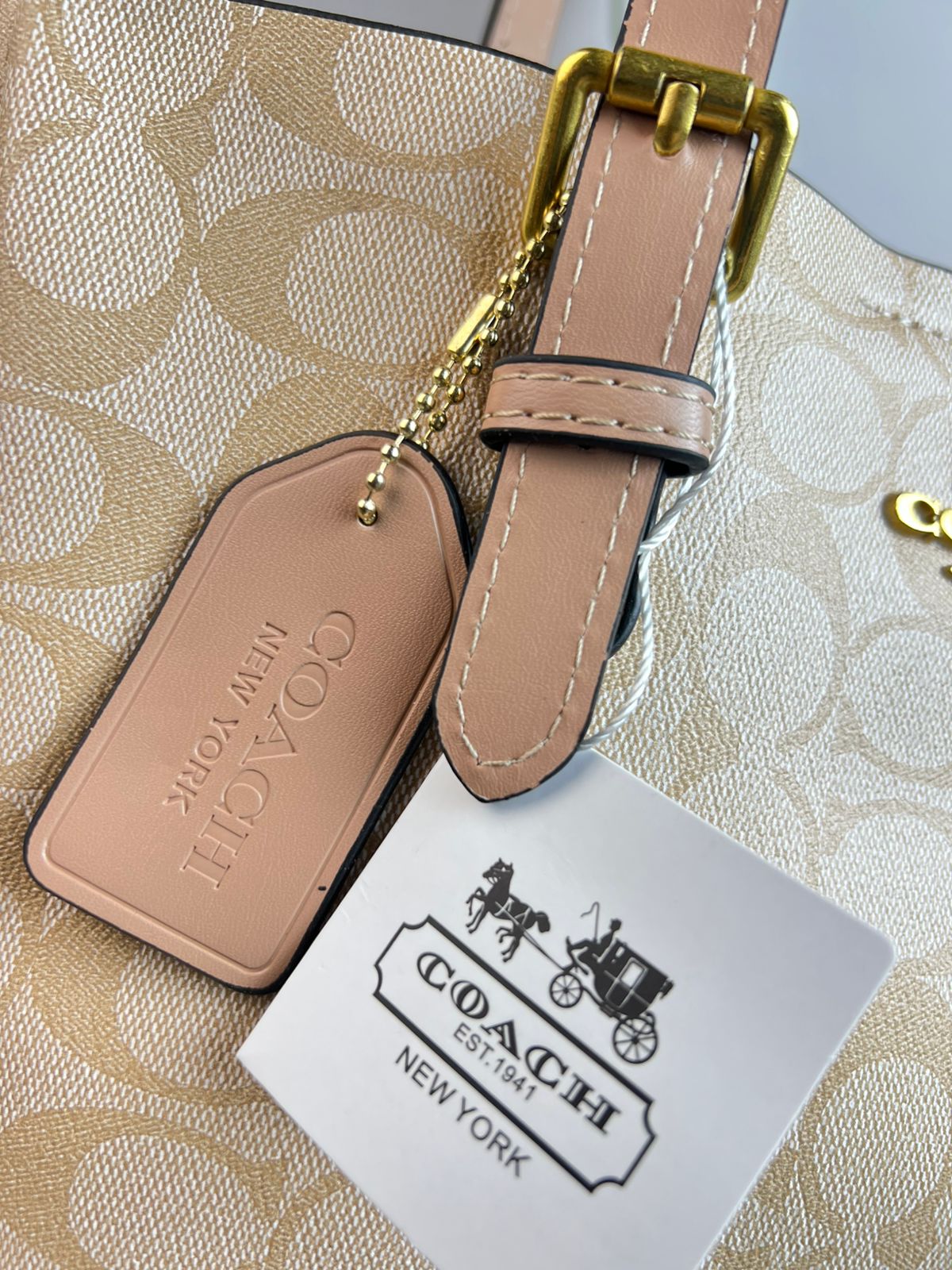 ESTILO AL CORTE COACH/CAFE OSCURO ESTAMPADO