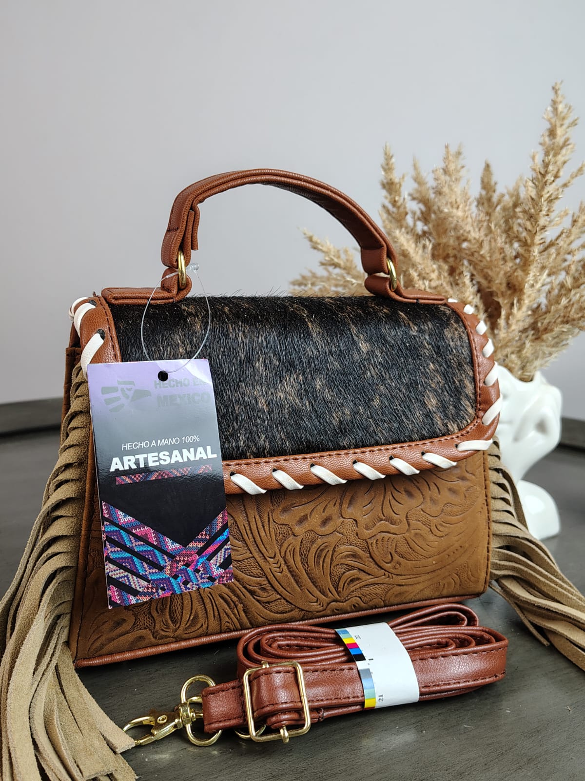 CROSSBODY PELO Y BARBAS MIEL PELO OBSCURO BARBAS ARENA