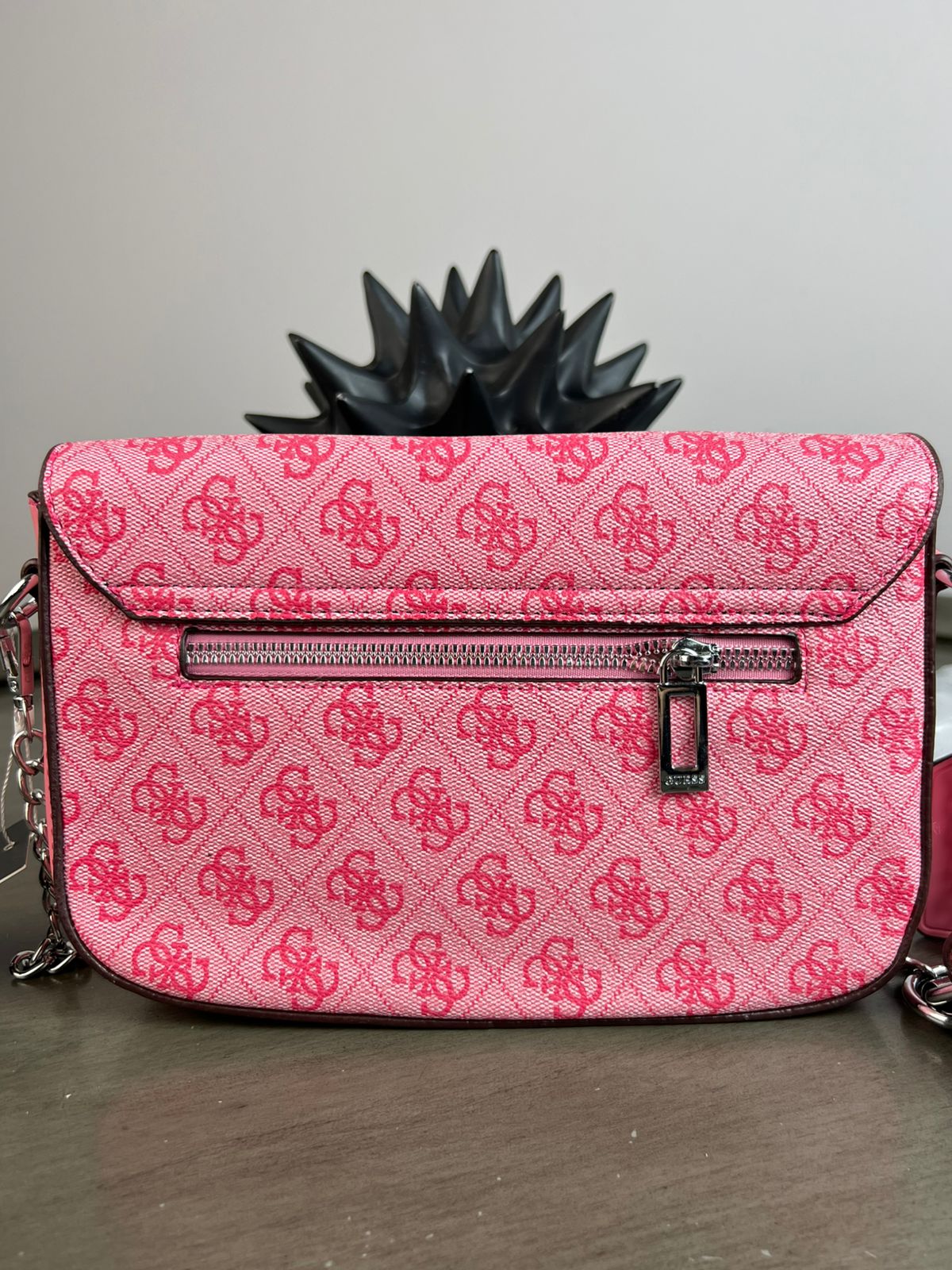 CROSSBODY GUESS CIERRE ROSA CLARO ESTAMPADO