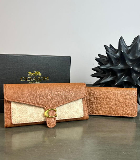 CARTERA COACH BROCHE CAMEL LISO BOLSILLO BEIGE ESTAMPADO