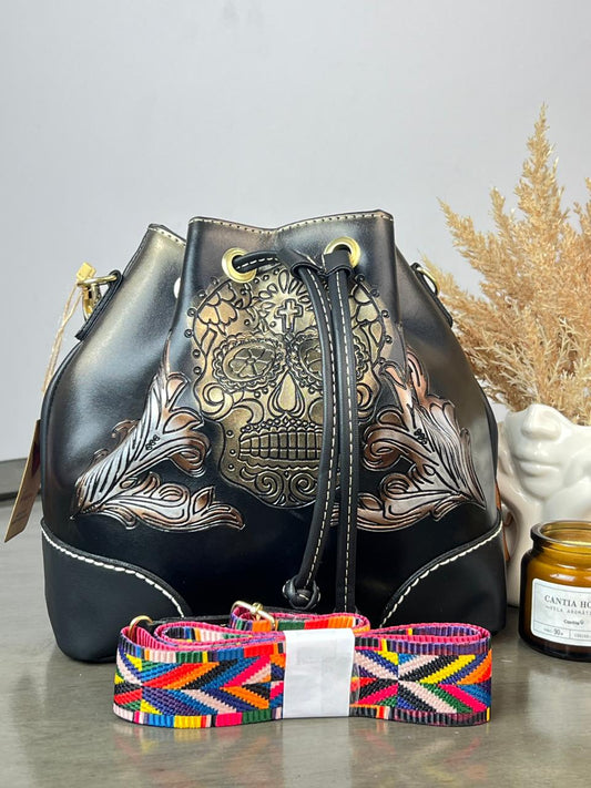 DB BUCKET CALAVERA NEGRO/PLATA/DORADO