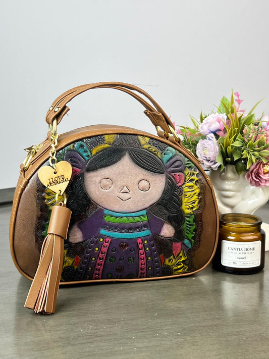 BOLSO MEDIO CIRCULO GRABADO LELE CHOCOLATE/CAMEL