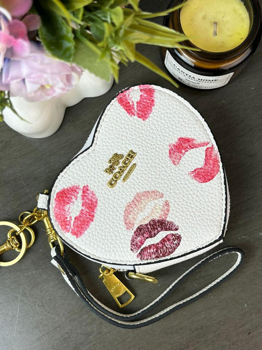 MONEDERO CORAZON COACH BLANCO BESOS ESTAMPADO