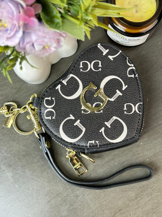 MONEDERO CORAZON GUESS NEGRO/BLANCO ESTAMPADO