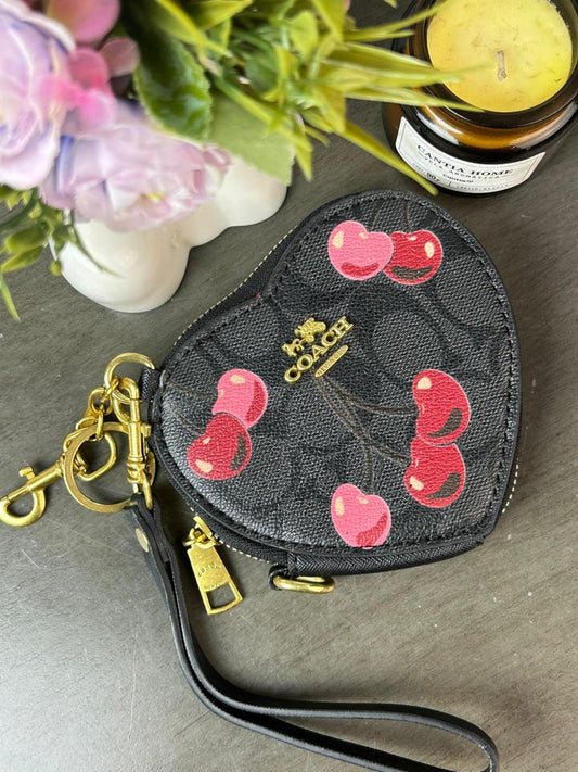 MONEDERO CORAZON COACH NEGRO CEREZAS ESTAMPADO
