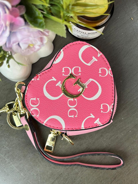 MONEDERO CORAZON GUESS ROSA ESTAMPADO
