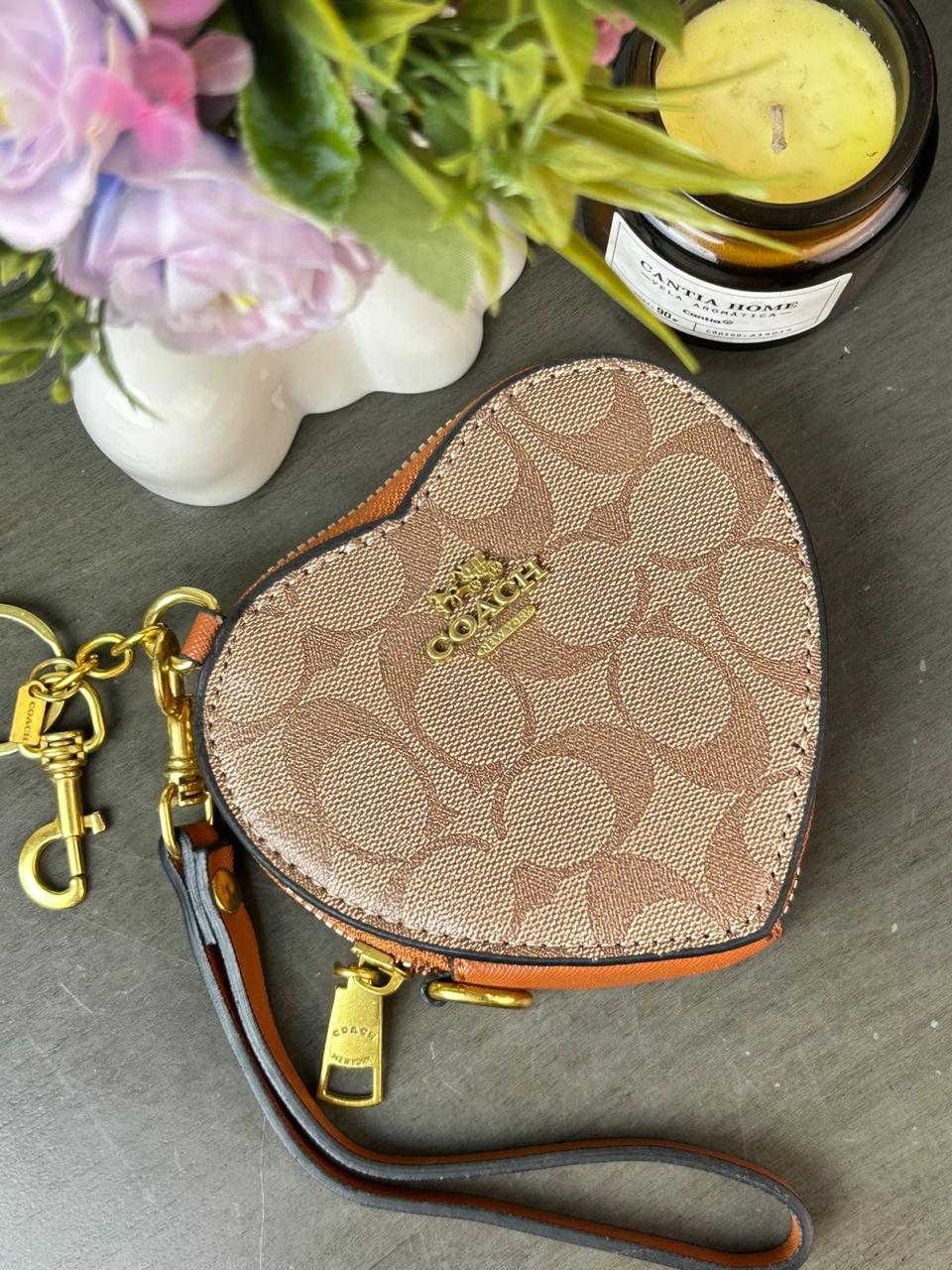 MONEDERO CORAZON COACH KHAKI ESTAMPADO