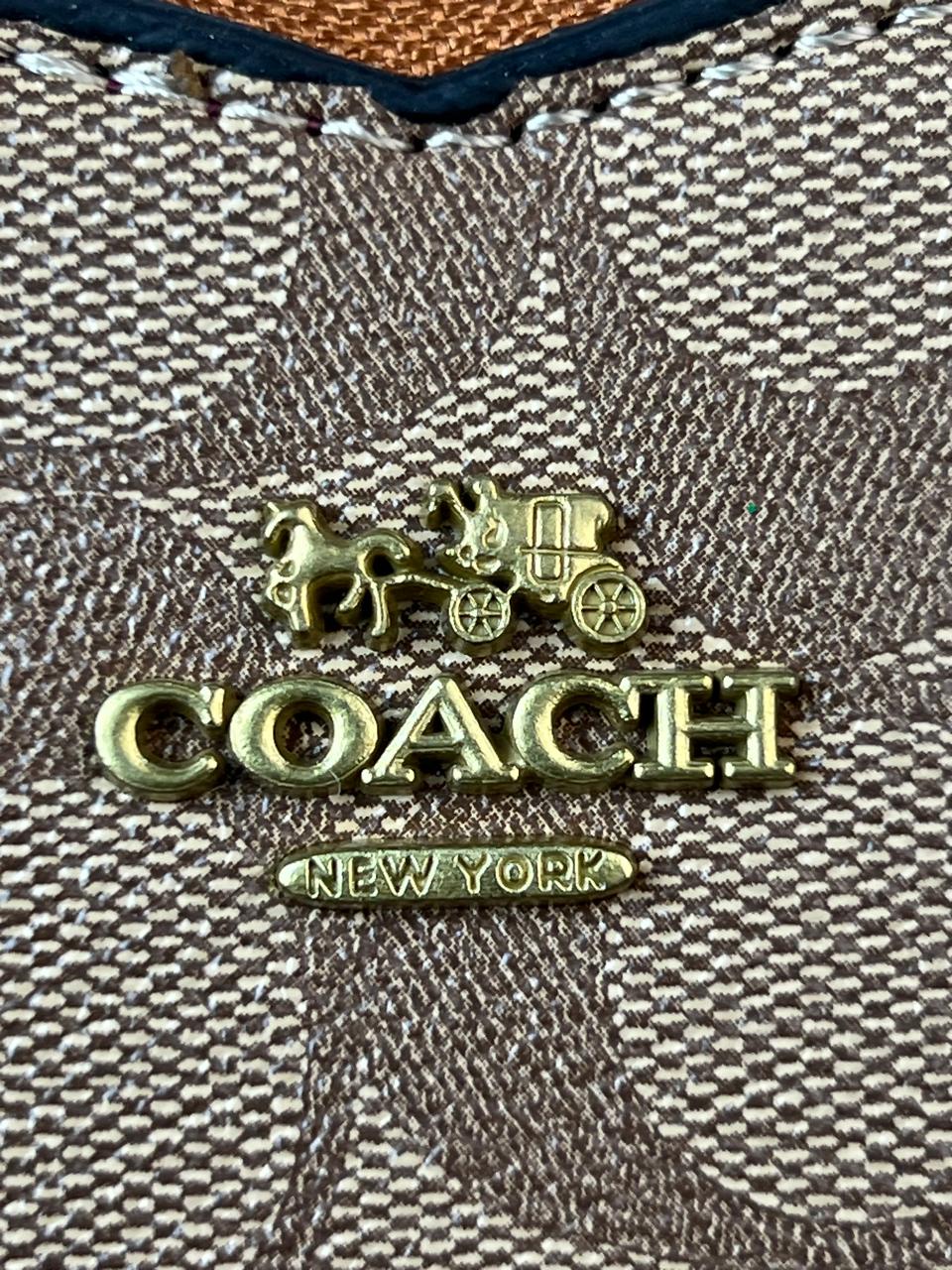 MONEDERO CORAZON COACH BEIGE BESOS ESTAMPADO