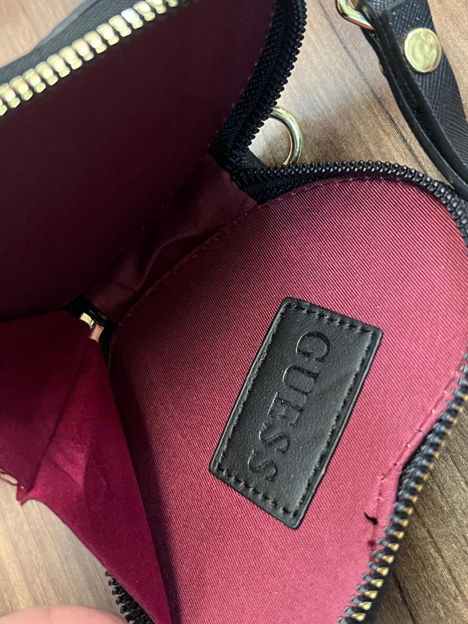 MONEDERO CORAZON GUESS ROSA ESTAMPADO