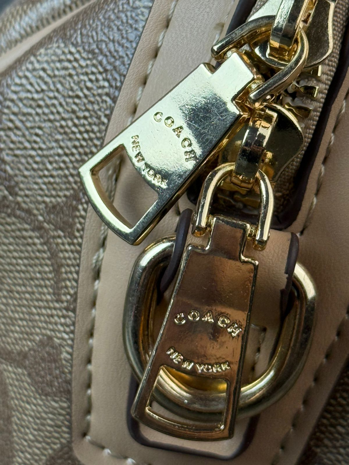 BOLSO COACH MALETITA BEIGE BESOS ESTAMPADO