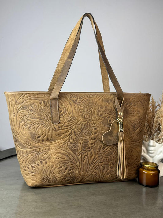 LILY PIEL GRABADA FLORES Y HOJAS CAMEL