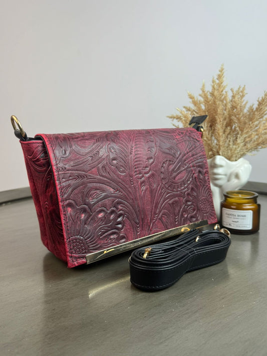 CROSSBODY VIANNEY GRABADO FLORES VINO AVEJENTADO