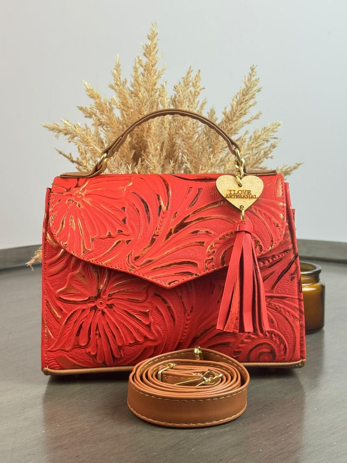 CROSSBODY DELIA MUÑEQUEADA TAPA PICO ROJO-COBRE/CAMEL