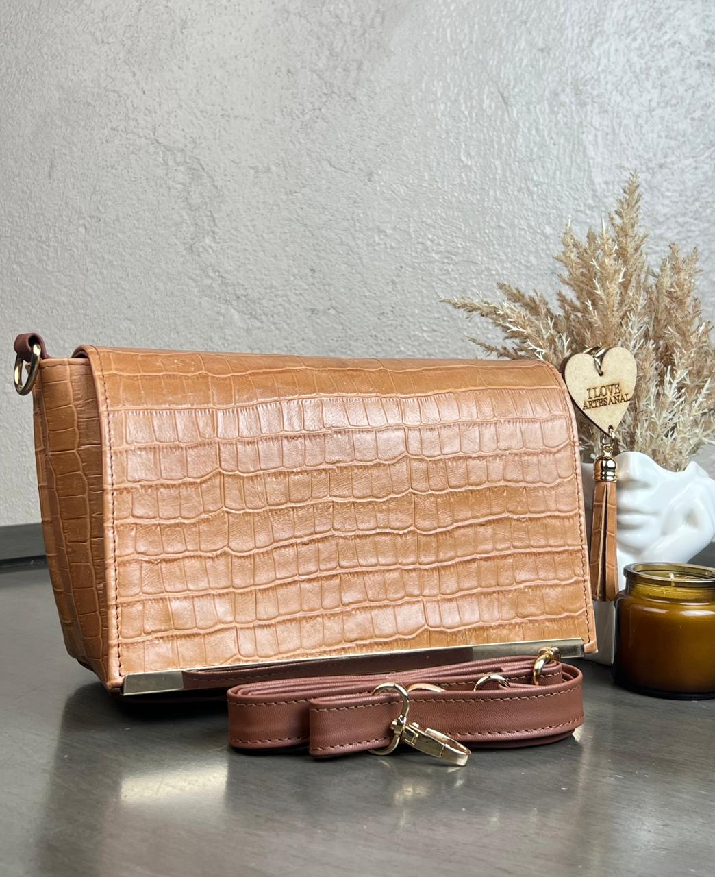 CROSSBODY VIANNEY GRABADO FLORES DRILO CAMEL