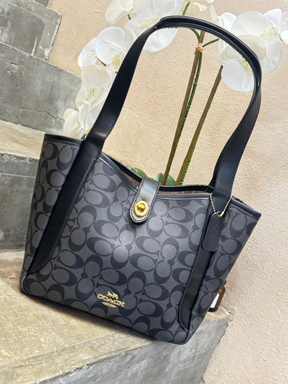 IMPORTACION COACH MARIPOSA NEGRO ESTAMPADO