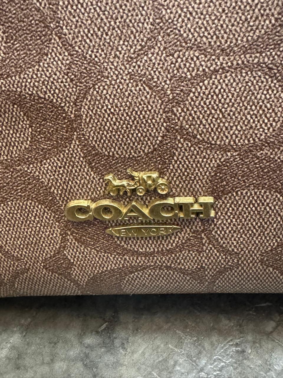 IMPORTACION COACH MARIPOSA BEIGE ESTAMPADO