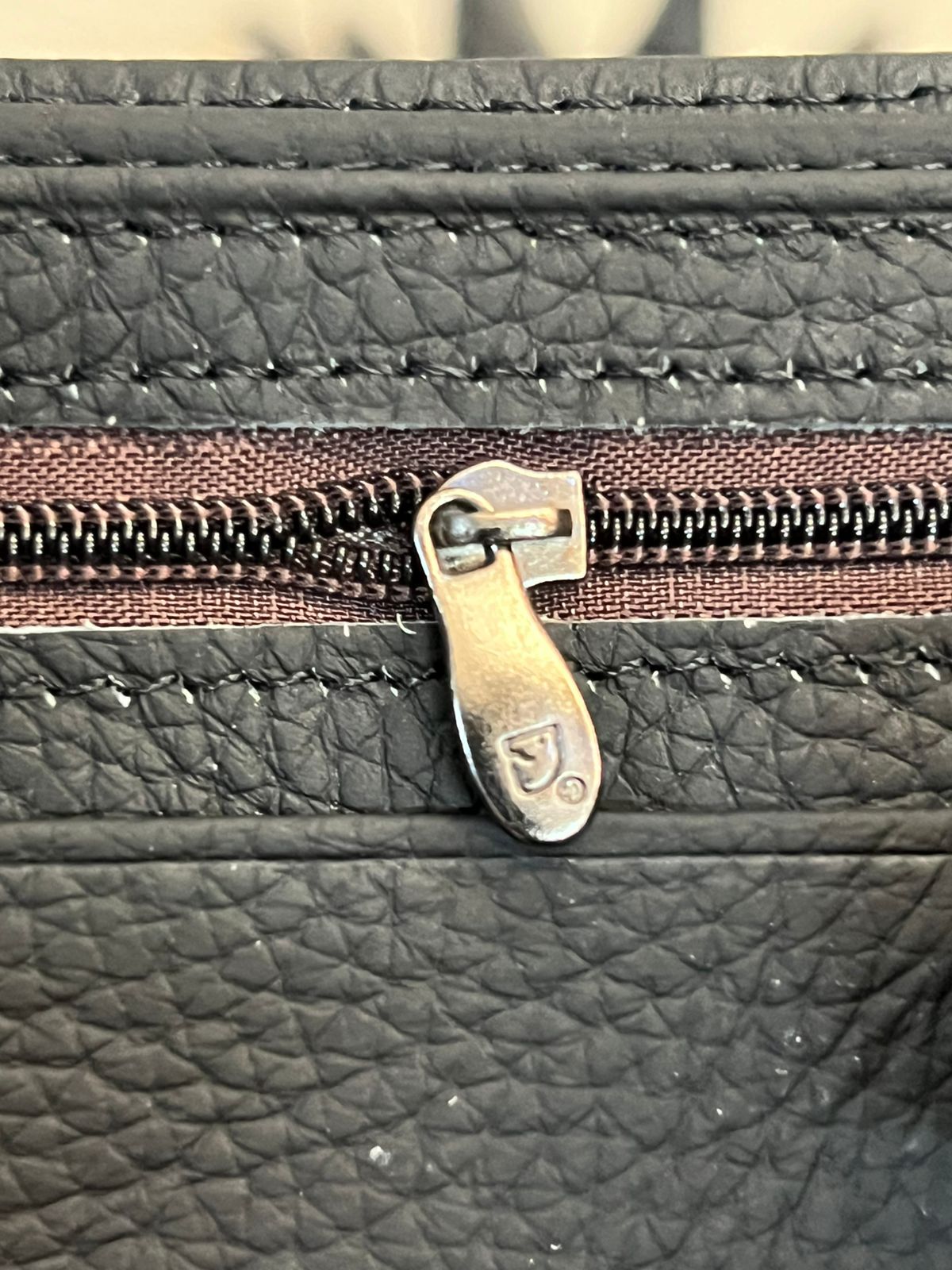 CARTERA HORSE BROCHE PIEL NEGRO/FERRERO