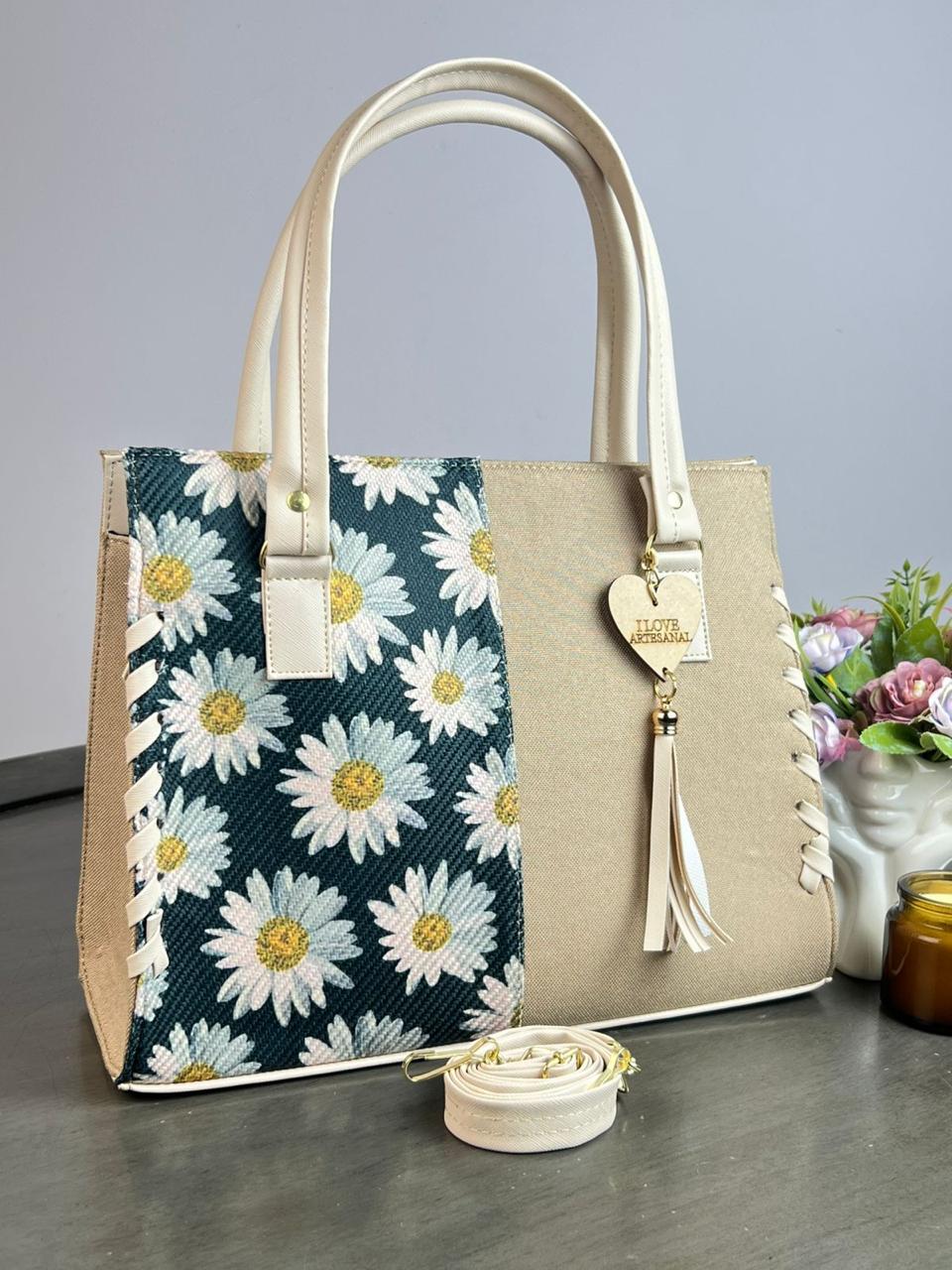 YUTE MODELO TEJIDA BEIGE/MARGARITAS