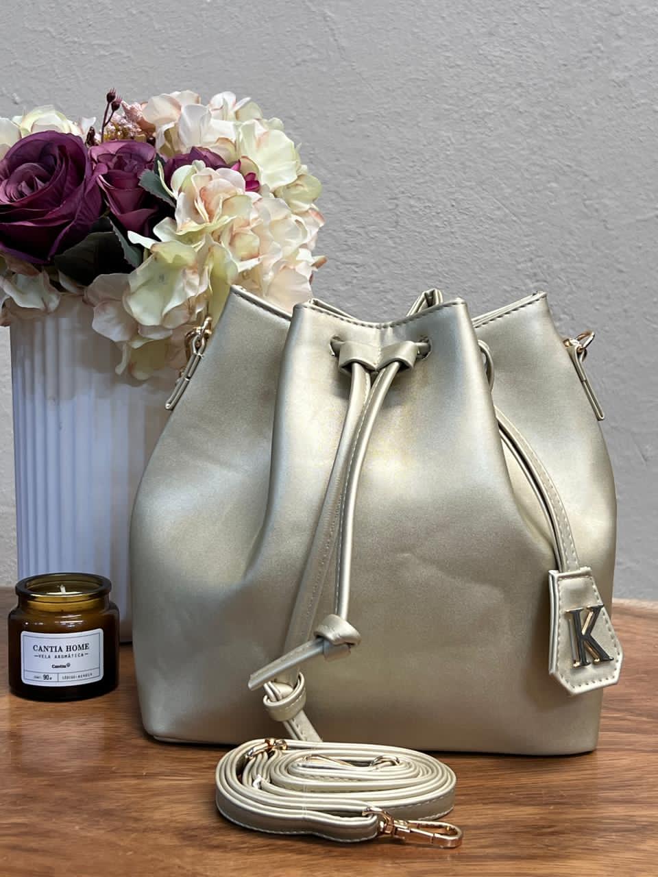 BUCKET FINO DORADO MATE LISO