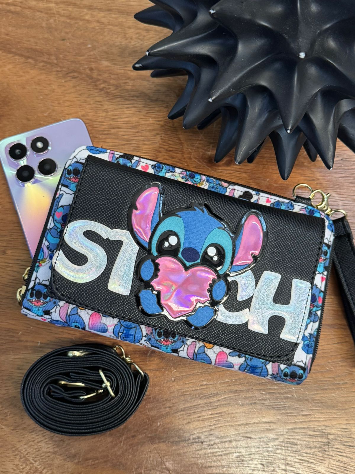PORTACELULAR PERSONAJES STITCH CORAZON NEGRO/FONDO BLANCO