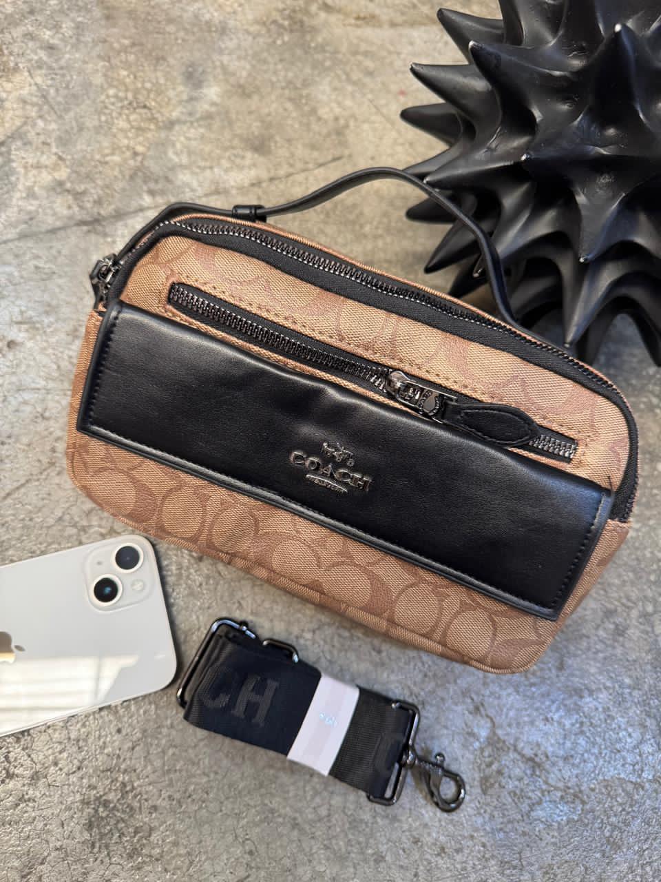 COACH SOBAQUERA KHAKI CON ESTAMPADO